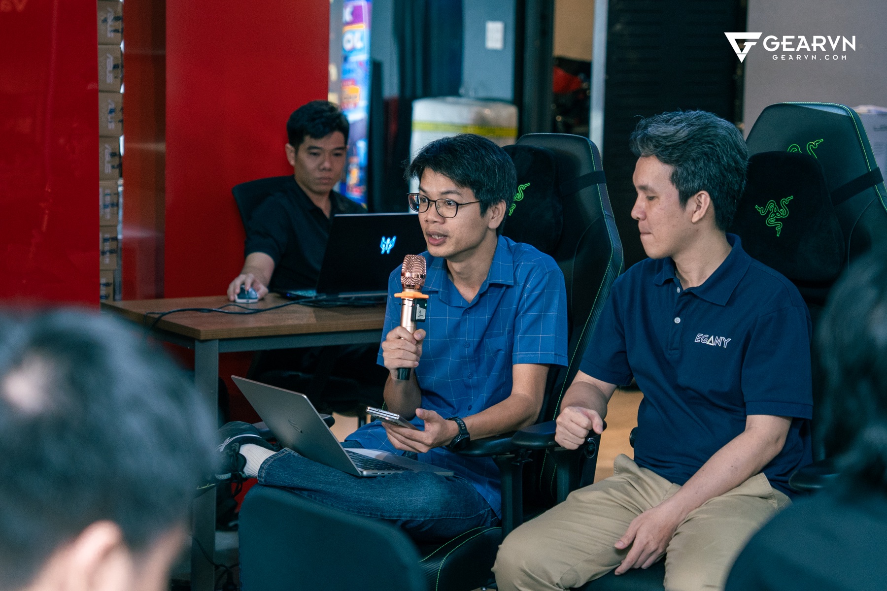 Các diễn giả trả lời câu hỏi của người tham dự