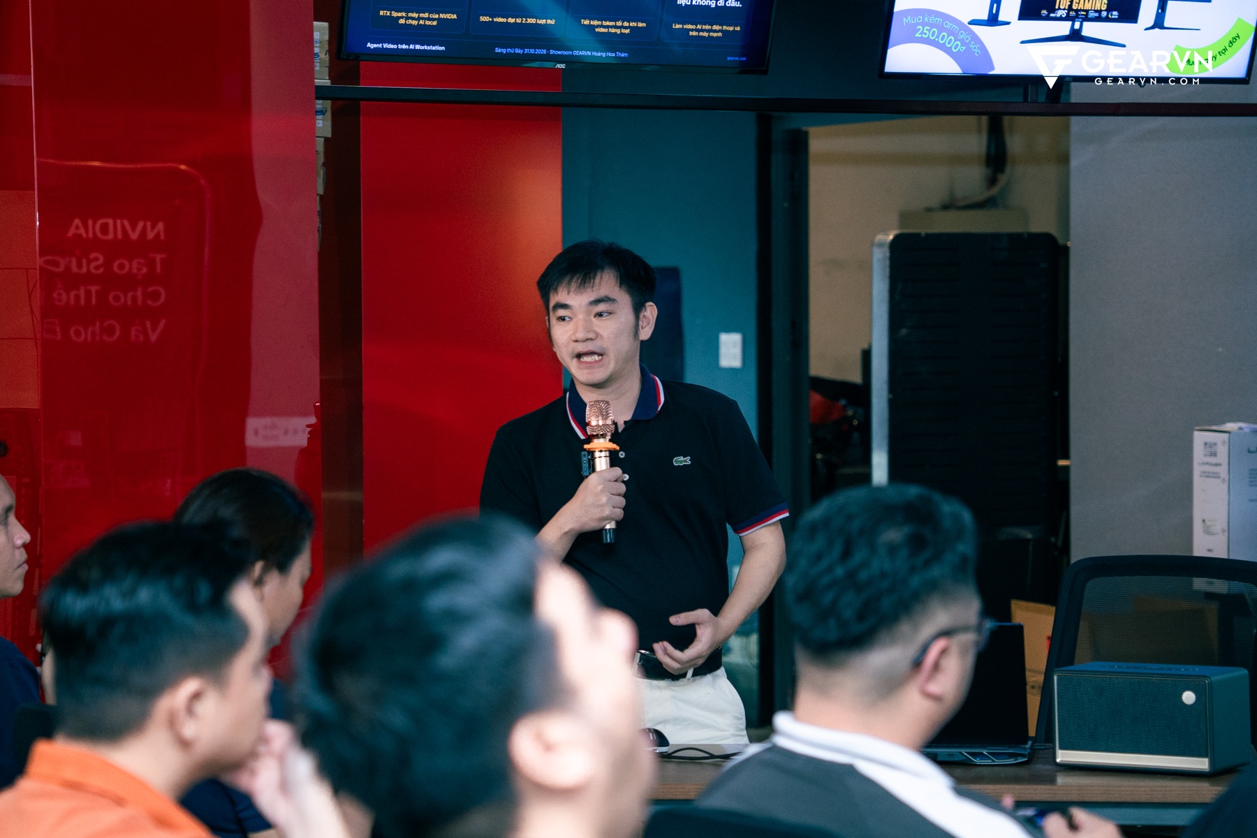 Anh Sang Nguyễn (ReelCrew) chia sẻ với người tham dự